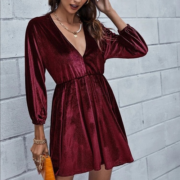 It’s dark red dress - Picture 1 of 2